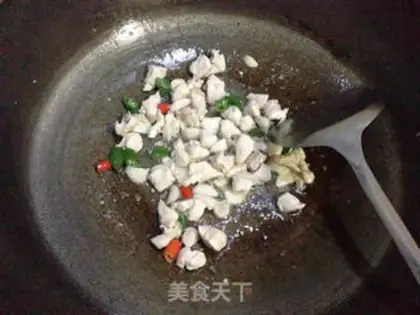 Make Spicy chicken ginseng step 3