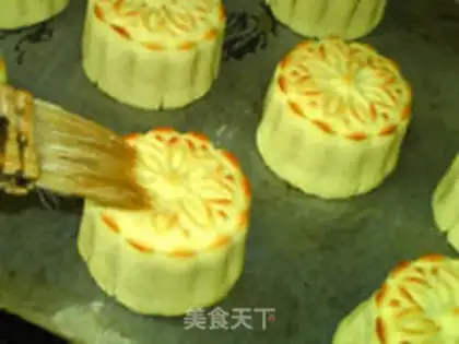 Make Milky Gold Mooncake step 17