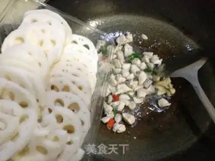 Make Spicy chicken ginseng step 4