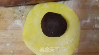 Make Bean-saloon mooncake step 5