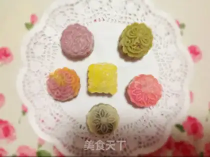 Make Bean-saloon mooncake step 7