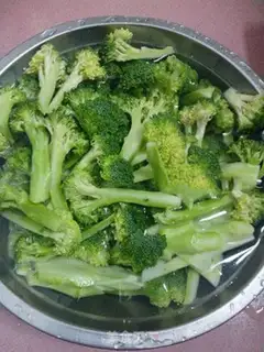 Make Garlic broccoli step 1