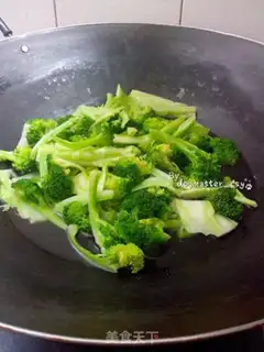 Make Garlic broccoli step 2