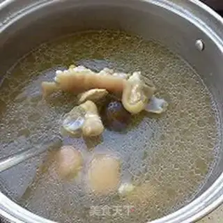 Make Soybeans pig hoof soup step 5