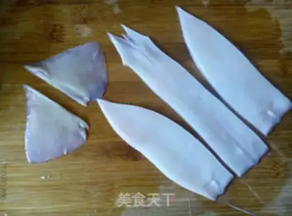 Make Blue pepper squid flowers step 0