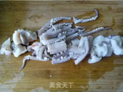 Make Blue pepper squid flowers step 1