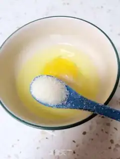 Make Milk steamed eggs step 1
