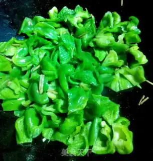 Make Blue pepper squid flowers step 8