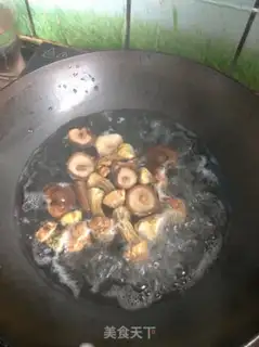 Make Seafood ostrich mushroom soup step 1