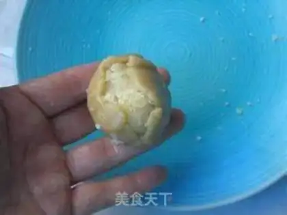 Make Cheese coconut mooncake step 9