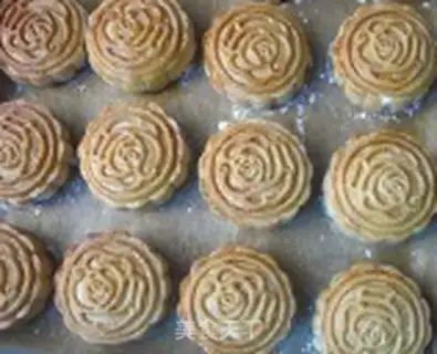 Make Cheese coconut mooncake step 12