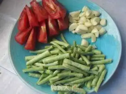 Make Tomato horned eggs step 0
