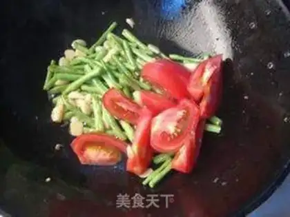 Make Tomato horned eggs step 4