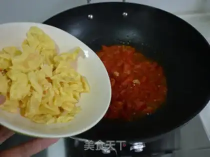 Make Tomato fried eggs step 8