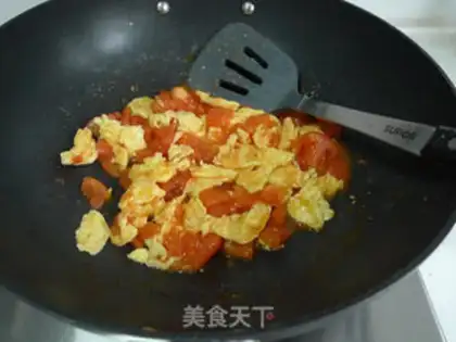 Make Tomato fried eggs step 9