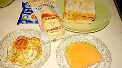 Make Egg melon sandwich step 5