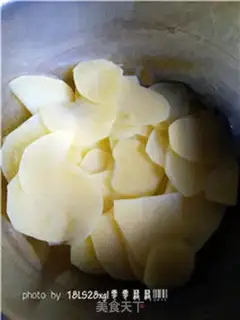 Make Spicy potatoes step 1