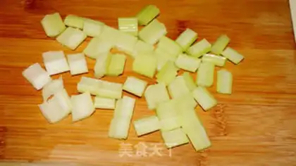 Make A salad of fruit and vegetables step 2