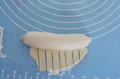 Make caterpillar bread step 5
