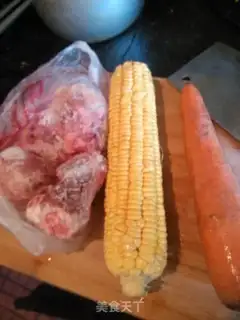Make Corn carrot bone soup step 0