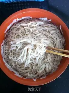Make Soy sauce chicken noodle step 3