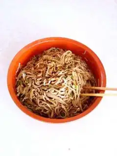 Make Soy sauce chicken noodle step 6