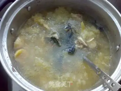 Make Silver-eared chicken soup step 3