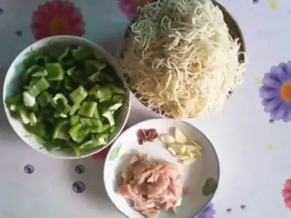 Make Pepper for noodles step 0