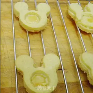 Make Strawberry jam cookies step 7