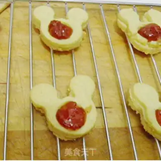 Make Strawberry jam cookies step 8