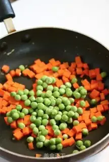 Make The eggs are fried step 2