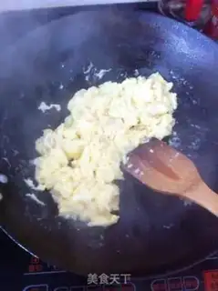 Make Scrambled eggs step 2