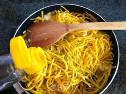 Make Pumpkin egg pie step 4