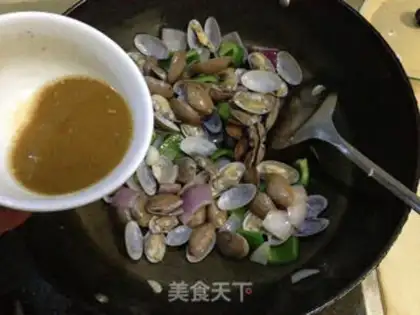 Make Onion peppers, flowers and clams step 5