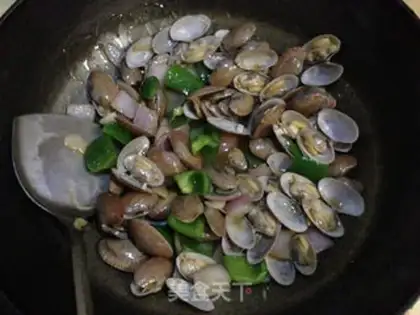 Make Onion peppers, flowers and clams step 6