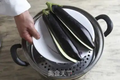 Make Roasted eggplant with garlic juice step 0