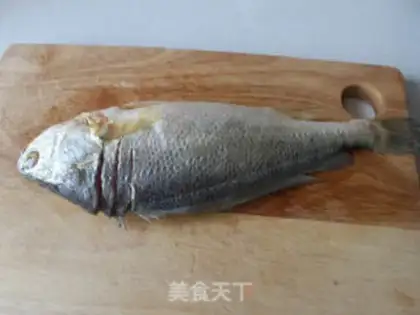 Make Peacock open-screen fish step 0