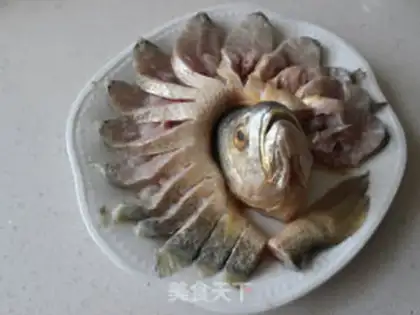 Make Peacock open-screen fish step 1