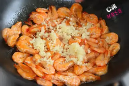 Make Garlic shrimp step 4
