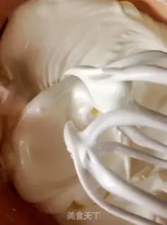 Make Barbie rolls the sugar cake step 1