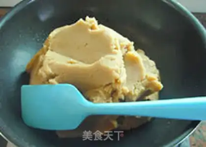 Make A wide moon cake pie step 8