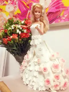 Make Barbie rolls the sugar cake step 16