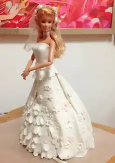 Make Barbie rolls the sugar cake step 17