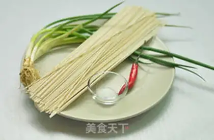 Make Onion noodles step 0
