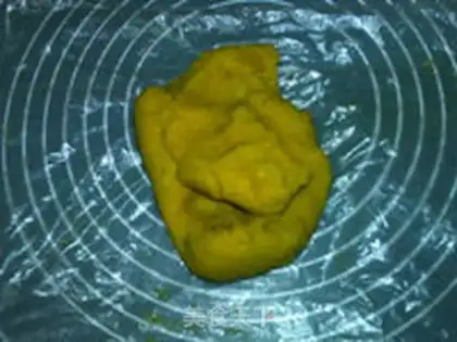 Make The bean-sand-sand-sand-sand-sand-meat moon cake step 4