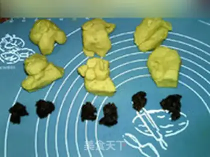 Make The bean-sand-sand-sand-sand-sand-meat moon cake step 7