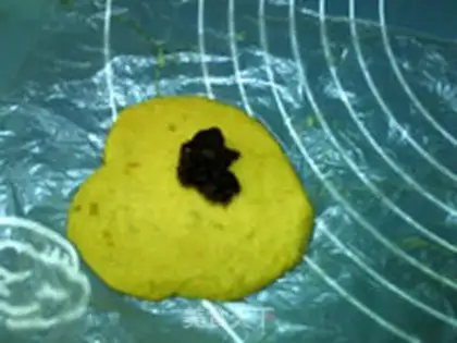 Make The bean-sand-sand-sand-sand-sand-meat moon cake step 8