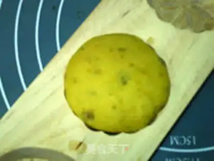 Make The bean-sand-sand-sand-sand-sand-meat moon cake step 11