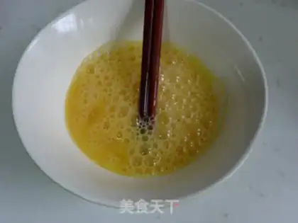 Make Tomato fried eggs step 2