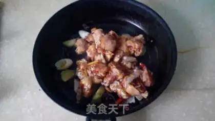 Make Red-burned chestnut chicken step 4